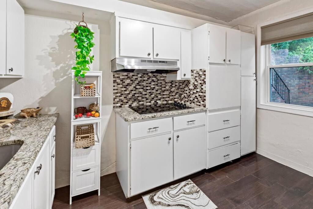 אטלנטה Cozy Buckhead Suite - Great Area, Free Easy Parking, Near Shops And Restaurants מראה חיצוני תמונה