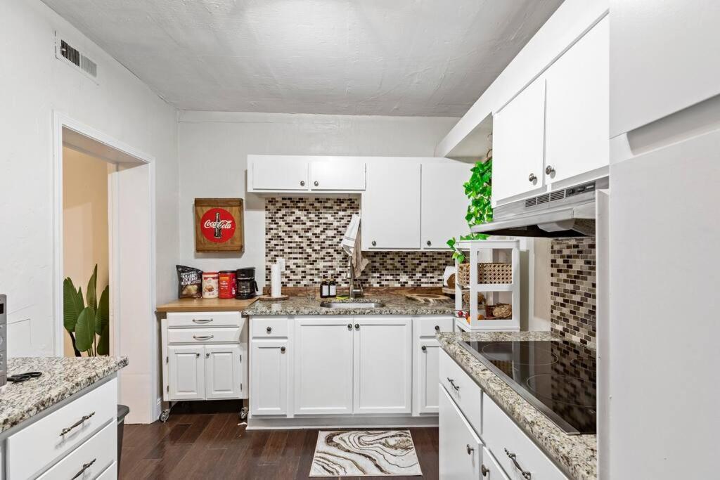 אטלנטה Cozy Buckhead Suite - Great Area, Free Easy Parking, Near Shops And Restaurants מראה חיצוני תמונה